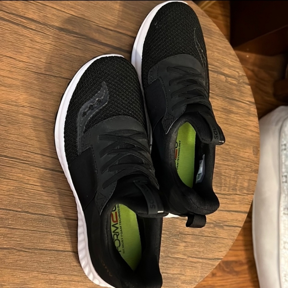 Saucony mens sz 7